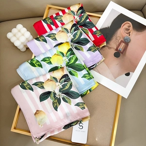 Collection de foulards en soie à imprimé citron et rayures de style français chic