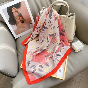 Écharpe Carrée Élégante à Imprimé Floral Aspect Satin Polyester Satin Foulard pour Femmes Mode Doux Bandana Floral