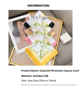 Détail d'un foulard en soie de 70cm à motif citron posé sur un plateau doré chic