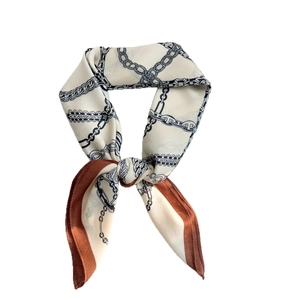 Écharpe vintage en coton et lin avec motif chaîne et bordures marron élégantes