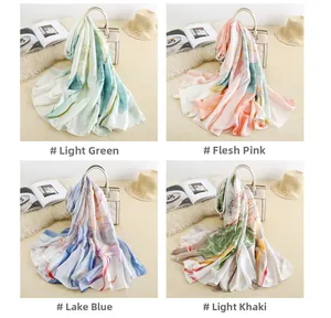 Détails de foulards en soie aux quatre motifs floraux élégants au fini satiné