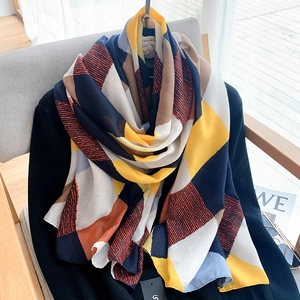 Women Elegant Geometric Plaid Printed Scarf Lightweight Sun Protection Shawl Polyester Fashion Color Block Beach Wrap Scarf