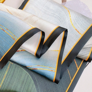 Sciarpa di seta vintage francese con motivi geometrici astratti e fini linee dorate