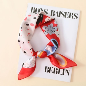 Carré de Satin pour Femmes avec Imprimé de Lapin et Fleurs en Polyester Fausse Satin Satin Foulard Décoratif Style Doux pour le Quotidien