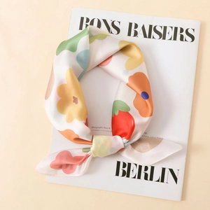 Pañuelo Cuadrado de Satén para Mujer Elegante Estampado Floral Satén Sintética Pañuelo de Cuello para Decoración Estilo Coreano