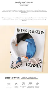 Détail d'un foulard carré en satin avec motif renard drapé sur un magazine de mode