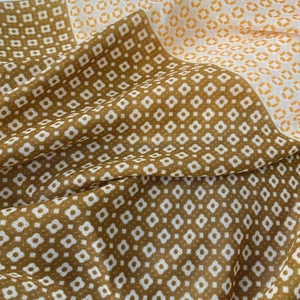 Écharpe en coton et lin jaune moutarde avec motif géométrique bohème de losanges