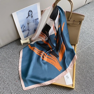 Carré de Soie Élégant en Satin pour Femmes 70x70cm Imprimé Floral Abstrait Foulard de Tête Accessoires de Mode Cadeau