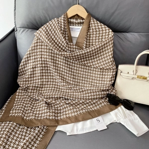 Women Fashion Polyester Scarf Classic Star Geometric Printed Shawl Retro Elegant Warm Winter Scarf For Daily Travel