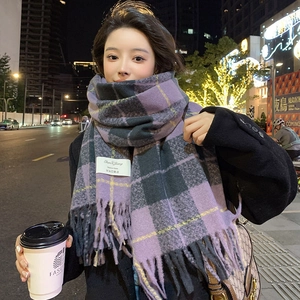Écharpe chic à carreaux violets et gris en faux cachemire avec de longues franges d'hiver