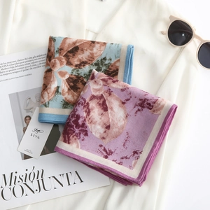 Women Floral Leaf Print Square Scarf Satin Feel Polyester Fashion Neck Scarf Bandana Elegant Decorative Small Head Scarf