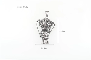 Vue détaillée du pendentif personnage de l'opéra de Pékin rétro avec dimensions et poids