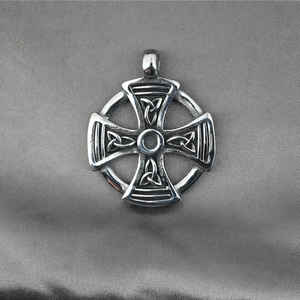 Pendentif croix nœud celtique vintage en acier inoxydable argenté pour hommes