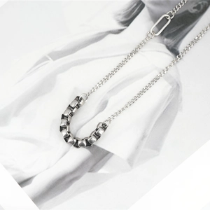 Minimalist silver stainless steel Cuban link necklace with U-shaped geometric pendant design