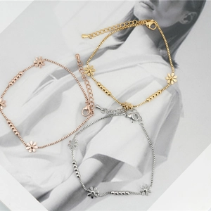 Minimalist Daisy Flower Titanium Steel Bracelet For Women Fresh Sweet Hollow Floral Chain Bracelet Adjustable Jewelry Gift