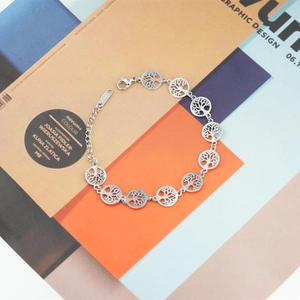 Bracelet arbre de vie minimaliste en acier titane avec fermoir mousqueton ajustable