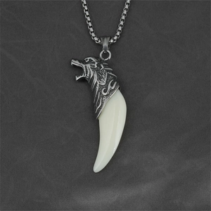 Vintage Wolf Head Wolf Fang Pendant Necklace For Men Stainless Steel Resin Gothic Ethnic Dominine Punk Jewelry Necklace