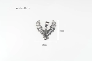 Detailansicht des Adler-Anhängers mit Maßen 38x36mm und 11,1g Gewicht aus Edelstahl in Silber