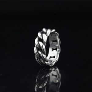 Minimalist vintage Cuban link chain ring in oxidized stainless steel with shadow reflection