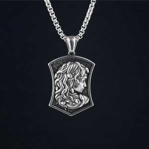 Collana con Ciondolo a Scudo Medusa in Acciaio Inossidabile Retro Punk Hip Hop Mitologia Gioielli per Uomo Donna Argento
