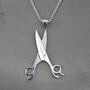 Collier Pendentif Ciseaux 3D en Acier Inoxydable Titane Bijoux Hip Hop Rétro pour Coiffeurs Barbiers Hommes Femmes Unisexe
