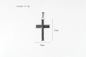 Détail du pendentif croix en acier inoxydable de 41 mm avec émail noir et dimensions