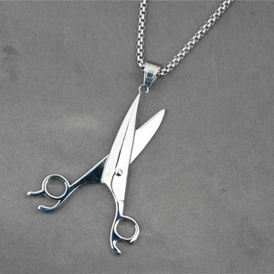 Pendentif ciseaux minimaliste sur une chaîne Franco robuste pour hommes et femmes