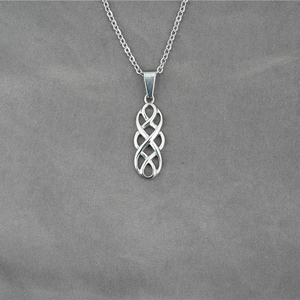 Collana in acciaio inossidabile argento con ciondolo a nodo celtico su stoffa
