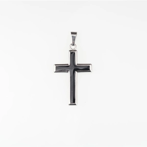 Pendentif croix minimaliste en acier inoxydable argenté avec un insert central noir