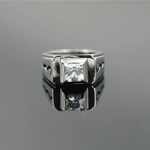 Elegant square diamond titanium steel ring with silver band and carved side textures