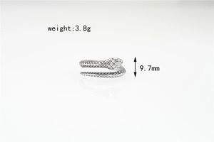 Macro view of silver snake ring with 3.8g weight and 9.7mm scale pattern detail