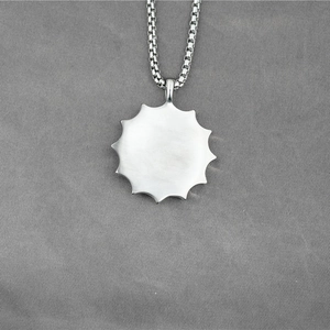 Collier avec pendentif soleil en acier inoxydable rétro et chaîne géométrique pour hommes et femmes