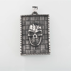 Pendentif punk en acier inoxydable avec crâne 3D et texture tressée pour hommes