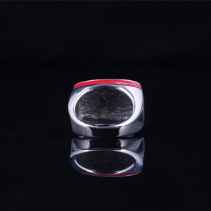Bague minimaliste en acier argenté avec large bande et insert en émail rouge pour hommes et femmes