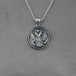 Collier argent vintage avec pendentif aigle à deux têtes et diamants noirs sur chaîne box