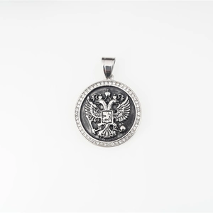 Pendentif vintage avec aigle à deux têtes et pavage de cristaux blancs étincelants
