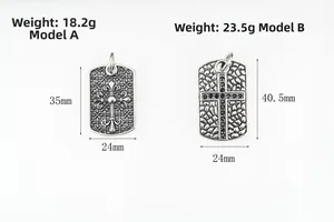 Detaillierter Vergleich von zwei Dog-Tag-Anhängern aus Edelstahl im Hip-Hop-Stil