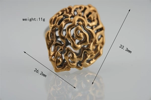 Macro detail of retro hollow pattern ring with dimensions 33.3mm and weight 11g