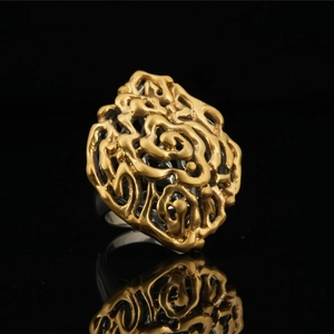 Artistic hollow walnut pattern ring in matte gold and silver finish titanium steel