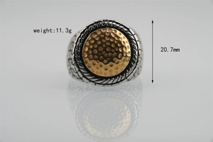 Detail of vintage bicolor ring with gold hammered top, 11.3g weight, and 20.7mm dimension