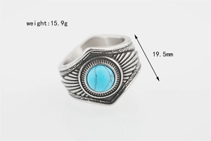 Dettaglio macro dell'anello vintage in acciaio con turchese e specifiche di peso e misura