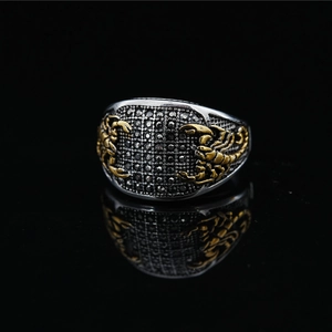 Bague scorpion punk en argent vintage avec strass noirs et reliefs dorés
