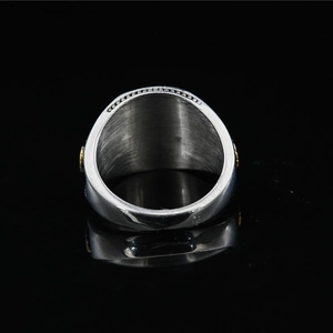 Bague scorpion argentée de style gothique avec détails dorés en acier inoxydable