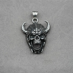 Gothic punk style bull horn skull pendant necklace in vintage stainless steel finish