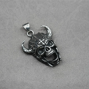 Vintage bull horn skull pendant in silver steel displayed on textured gray fabric