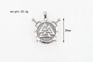 Macro del ciondolo scudo vichingo con simbolo Valknut, altezza 39 mm e peso di 20,6 grammi