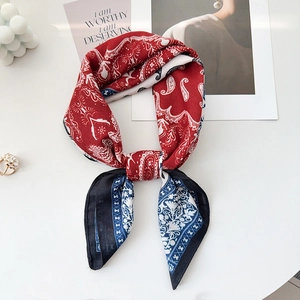 Eleganter Paisley-Seidenschal in Vintage-Rot und Marineblau, stilvolles quadratisches Tuch