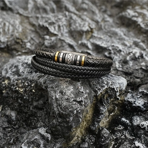 Bracelet en cuir tressé multicouche vintage ethnique avec fermoir magnétique en acier