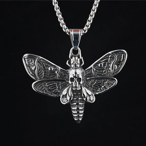Collier Pendentif Crâne Papillon de Nuit Gothique Acier au Titane Rétro Vieilli Hip Hop Style Sombre Bijoux Unisexes