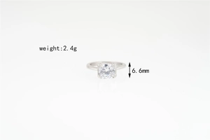 Dettagli anello in titanio argento con moissanite da 6,6 mm e peso di 2,4 g